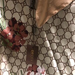 Gucci floral print scarf